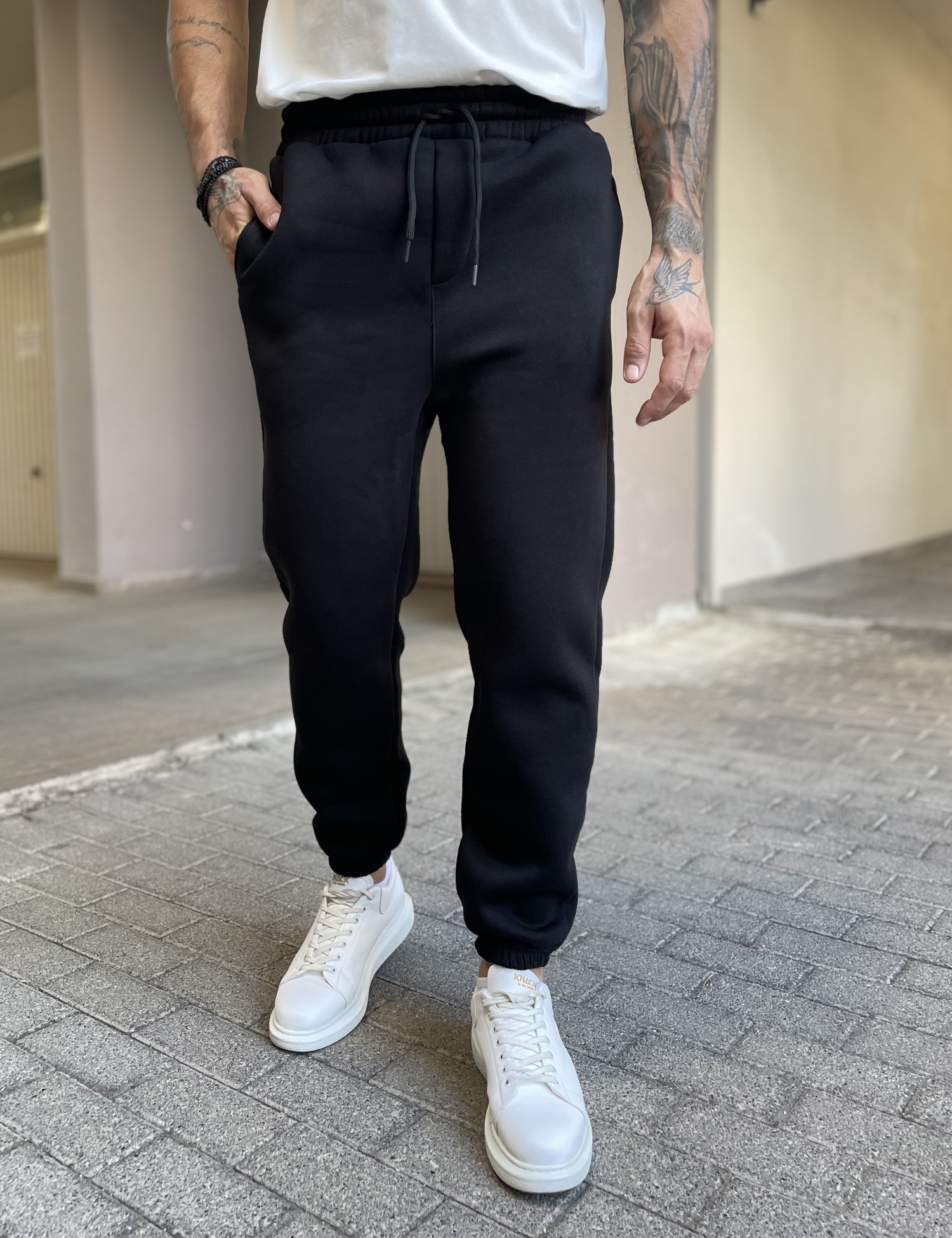 - Ανδρικό μαύρο παντελόνι φόρμας με λάστιχο ES26001